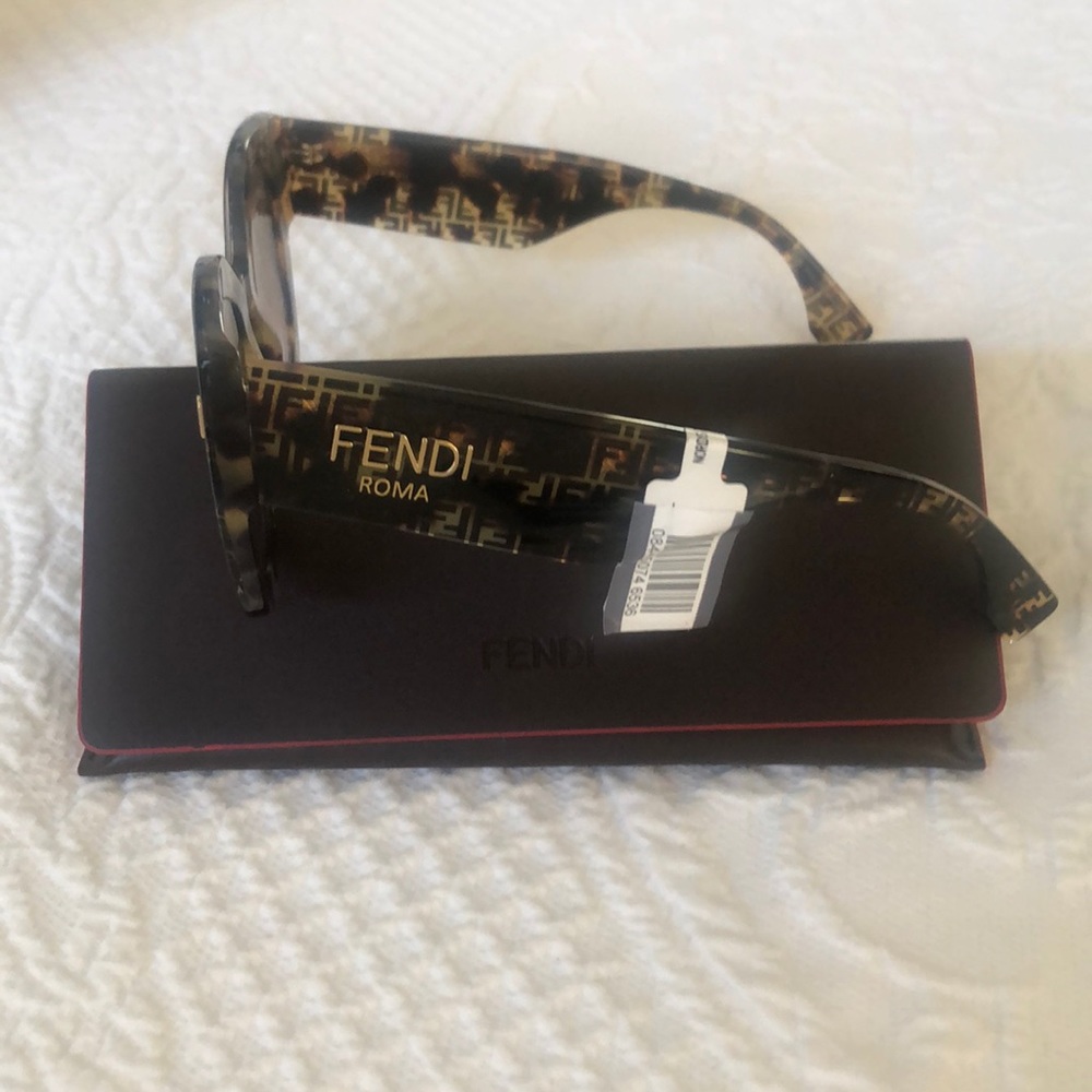Fendi - Picture 2 of 4